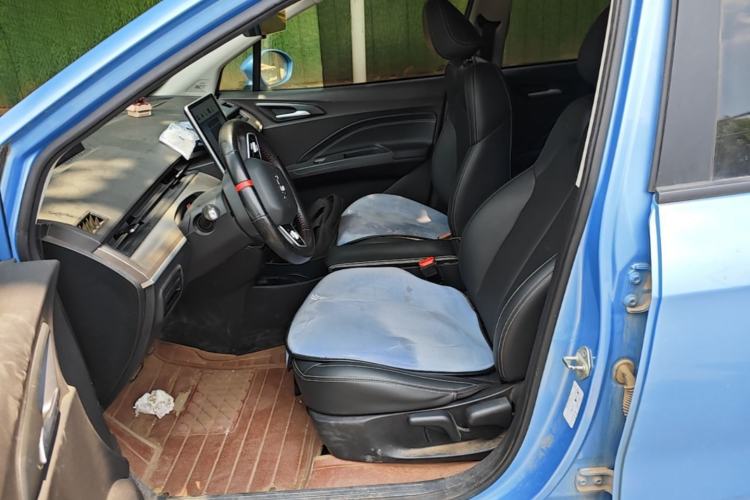 Used NETA V 2021 Long-Range Entertainment Edition Upgrade Model Left Front Seat