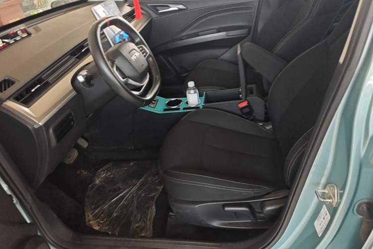 Used NETA V 2021 Standard Range Entertainment Version – Upgraded Model Left Front Seat