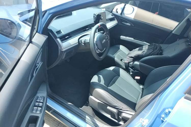 Used NETA V 2021 Standard Range Entertainment Version – Upgraded Model Left Front Seat
