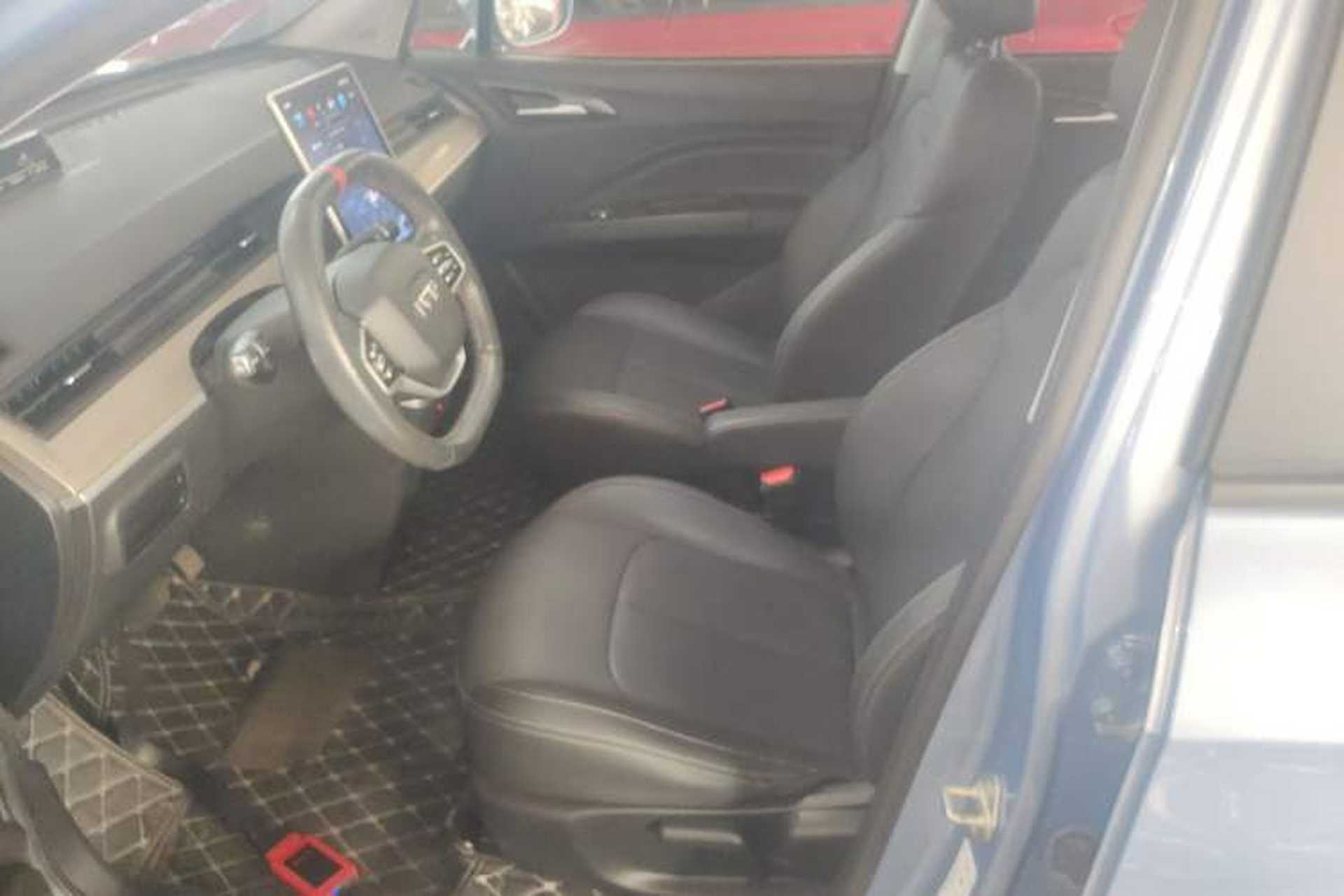 Used NETA V 2021 Long-Range Entertainment Edition Upgrade Model Left Front Seat