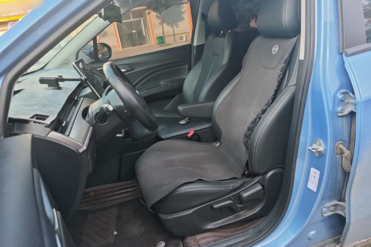 Used NETA V 2021 Long-Range Entertainment Edition Upgrade Model Left Front Seat