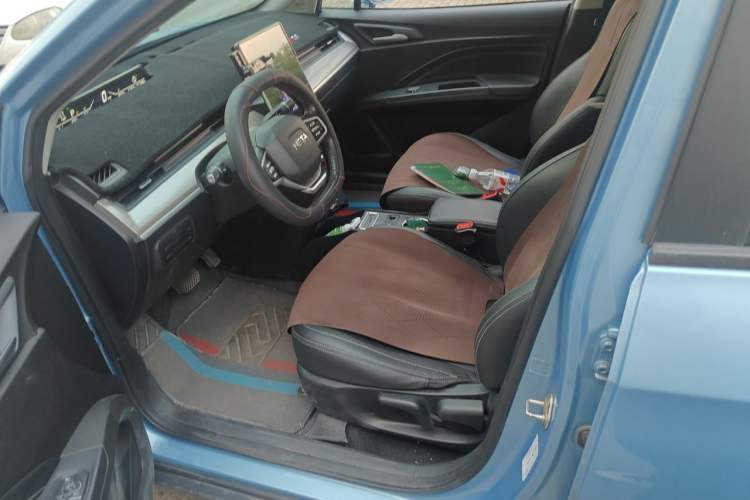 Used NETA V 2021 Long-Range Entertainment Edition Upgrade Model Left Front Seat