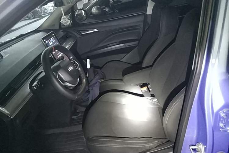 Used NETA V 2021 Standard Range Entertainment Version – Upgraded Model Left Front Seat