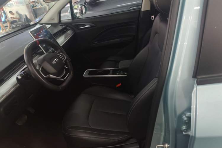 Used NETA V 2021 Standard Range Entertainment Version – Upgraded Model Left Front Seat