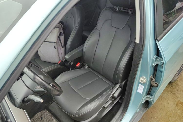 Used NETA V 2021 Long-Range Entertainment Edition Upgrade Model Left Front Seat