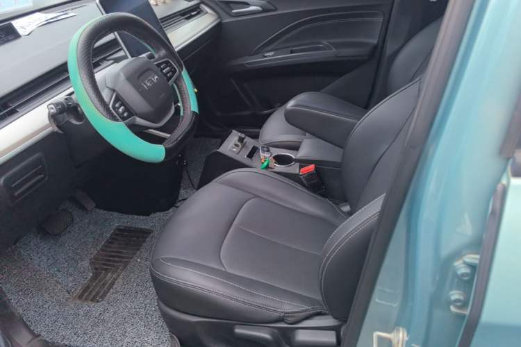 Used NETA V 2021 Long-Range Entertainment Edition Upgrade Model Left Front Seat