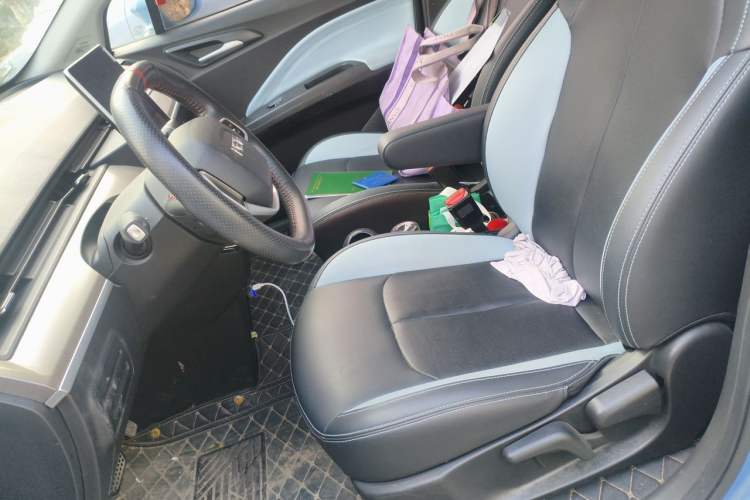 Used NETA V 2021 Standard Range Entertainment Version – Upgraded Model Left Front Seat