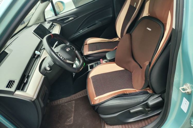 Used NETA V 2021 Long-Range Entertainment Edition Upgrade Model Left Front Seat