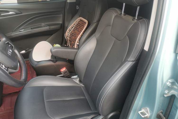 Used NETA V 2021 Long-Range Entertainment Edition Left Front Seat
