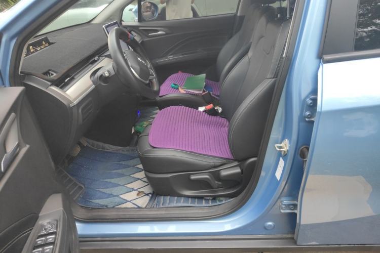 Used NETA V 2021 Long-Range Entertainment Edition Upgrade Model Left Front Seat