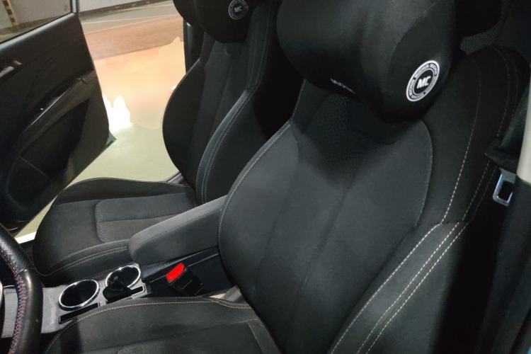 Used NETA V 2021 Standard Range Entertainment Version – Upgraded Model Left Front Seat