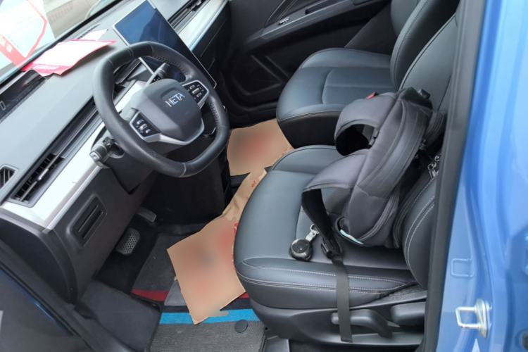 Used NETA V 2021 Long-Range Entertainment Edition Upgrade Model Left Front Seat