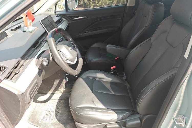 Used NETA V 2021 Long-Range Entertainment Edition Upgrade Model Left Front Seat