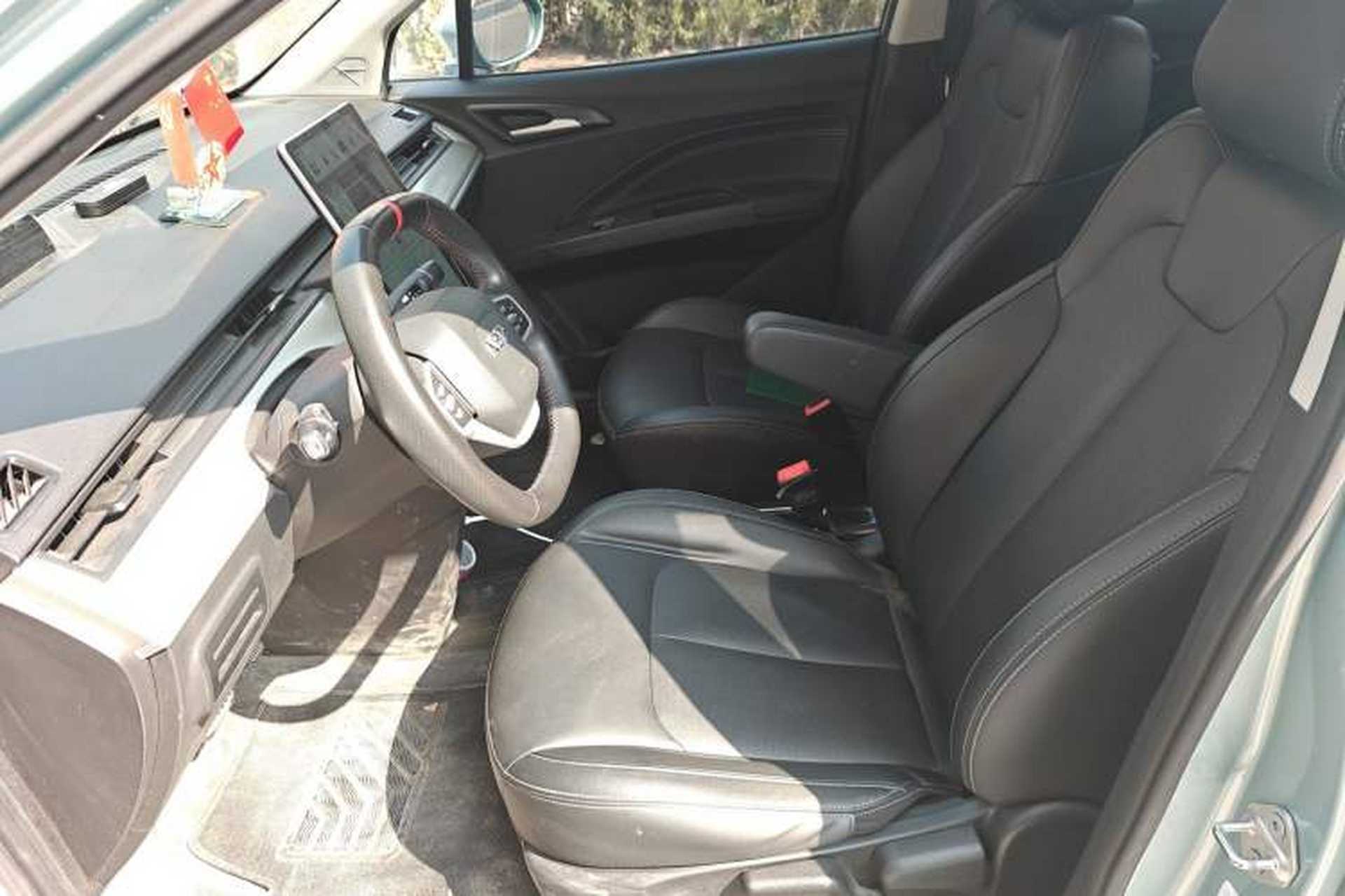Used NETA V 2021 Long-Range Entertainment Edition Upgrade Model Left Front Seat