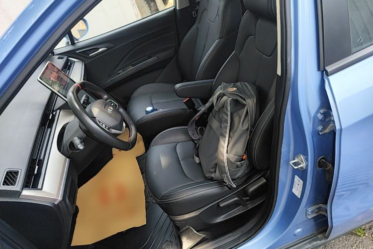 Used NETA V 2021 Long-Range Entertainment Edition Upgrade Model Left Front Seat