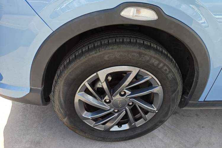 Used NETA V 2021 Standard Range Entertainment Version – Upgraded Model Left Front Wheel Hub