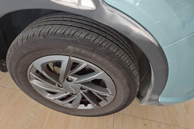 Used NETA V 2021 Standard Range Entertainment Version – Upgraded Model Left Front Wheel Hub