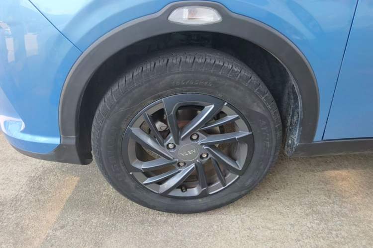 Used NETA V 2021 Standard Range Entertainment Version – Upgraded Model Left Front Wheel Hub