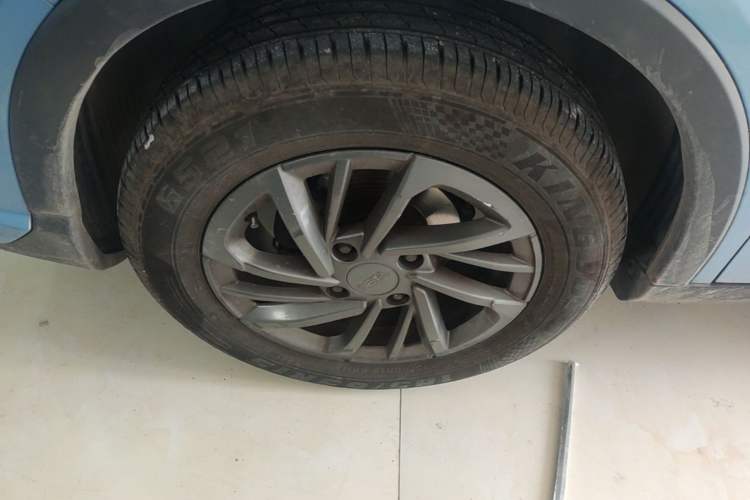 Used NETA V 2021 Standard Range Entertainment Version – Upgraded Model Left Front Wheel Hub
