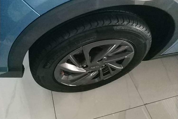 Used NETA V 2021 Standard Range Entertainment Version – Upgraded Model Left Front Wheel Hub
