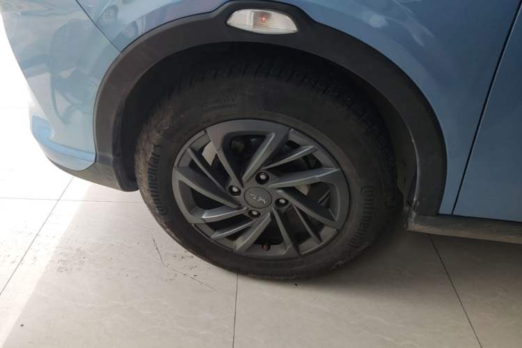 Used NETA V 2021 Standard Range Entertainment Edition Left Front Wheel Hub