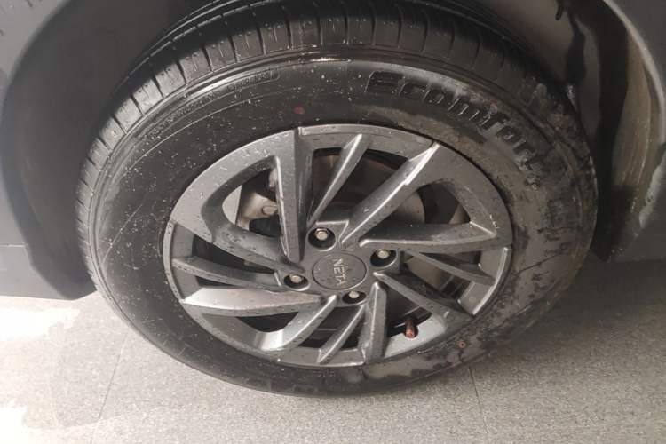 Used NETA V 2021 Standard Range Entertainment Version – Upgraded Model Left Front Wheel Hub