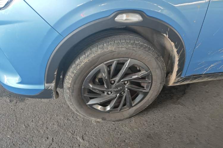 Used NETA V 2021 Standard Range Entertainment Version – Upgraded Model Left Front Wheel Hub