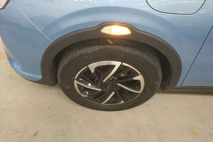 Used NETA V 2021 Long-Range Smart Edition Left Front Wheel Hub