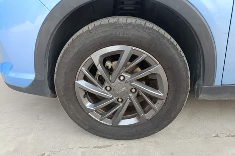 Used NETA V 2021 Standard Range Entertainment Version – Upgraded Model Left Front Wheel Hub