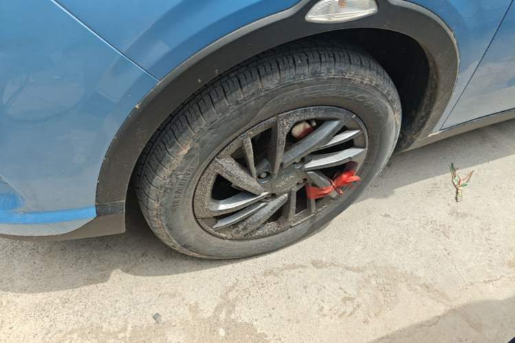 Used NETA V 2021 Standard Range Entertainment Edition Left Front Wheel Hub