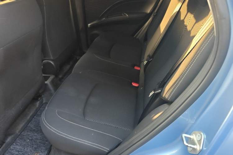 Used NETA V 2021 Standard Range Entertainment Version – Upgraded Model Left Rear Seat