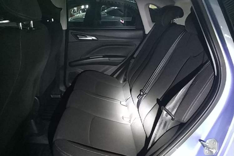 Used NETA V 2021 Standard Range Entertainment Version – Upgraded Model Left Rear Seat