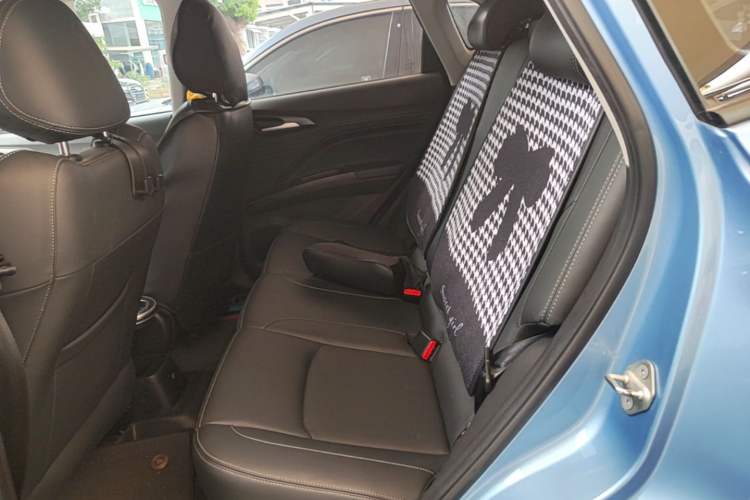 Used NETA V 2021 Long-Range Entertainment Edition Upgrade Model Left Rear Seat