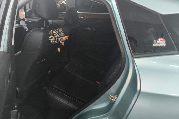 Used NETA V 2021 Long-Range Entertainment Edition Upgrade Model Left Rear Seat