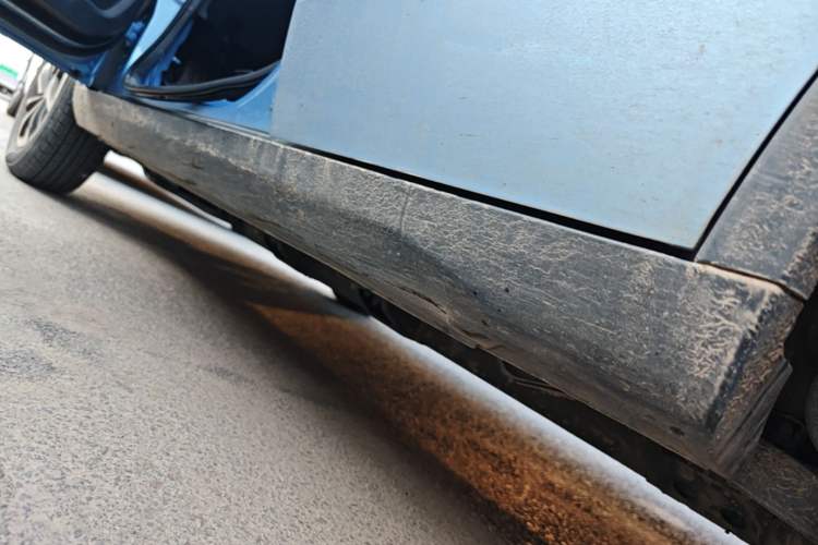 Used NETA V 2021 Long-Range Entertainment Edition Upgrade Model Left Side Sill