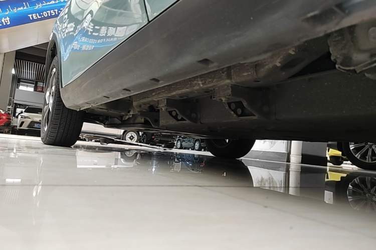 Used NETA V 2021 Long-Range Entertainment Edition Upgrade Model Left Side Sill