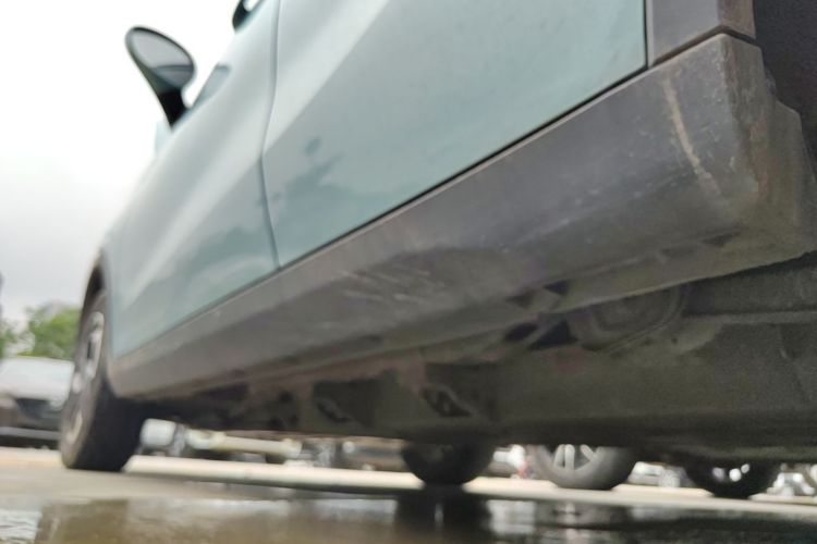 Used NETA V 2021 Long-Range Entertainment Edition Upgrade Model Left Side Sill