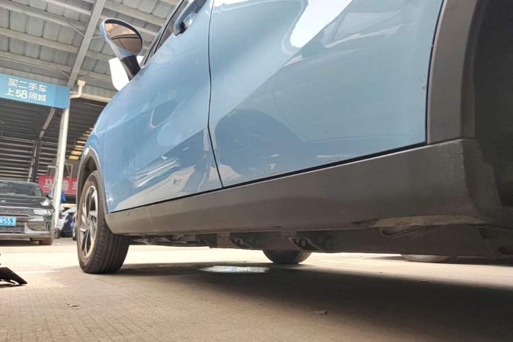 Used NETA V 2021 Long-Range Entertainment Edition Upgrade Model Left Side Sill