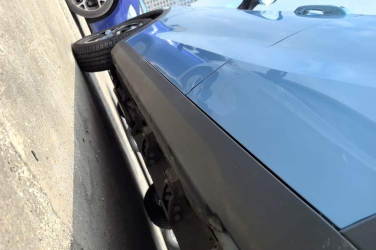 Used NETA V 2021 Long-Range Entertainment Edition Upgrade Model Left Side Sill