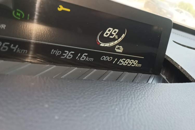 Used NETA V 2021 Long-Range Entertainment Edition Odometer Close Up