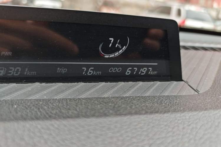 Used NETA V 2021 Long-Range Entertainment Edition Upgrade Model Odometer Close Up