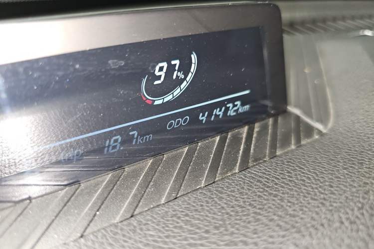 Used NETA V 2021 Standard Range Entertainment Version – Upgraded Model Odometer Close Up