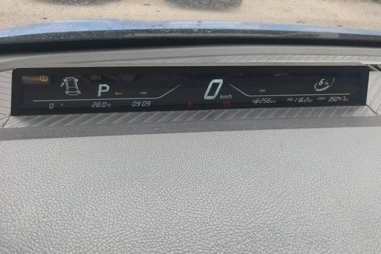 Used NETA V 2021 Long-Range Entertainment Edition Upgrade Model Odometer Close Up