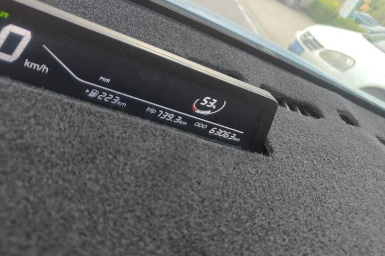 Used NETA V 2021 Long-Range Entertainment Edition Upgrade Model Odometer Close Up
