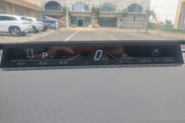 Used NETA V 2021 Standard Range Entertainment Version – Upgraded Model Odometer Close Up