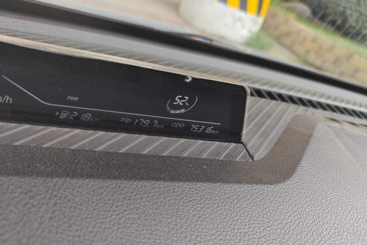 Used NETA V 2021 Long-Range Entertainment Edition Upgrade Model Odometer Close Up