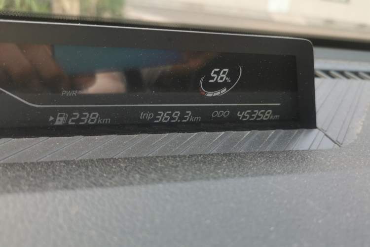 Used NETA V 2021 Long-Range Entertainment Edition Odometer Close Up
