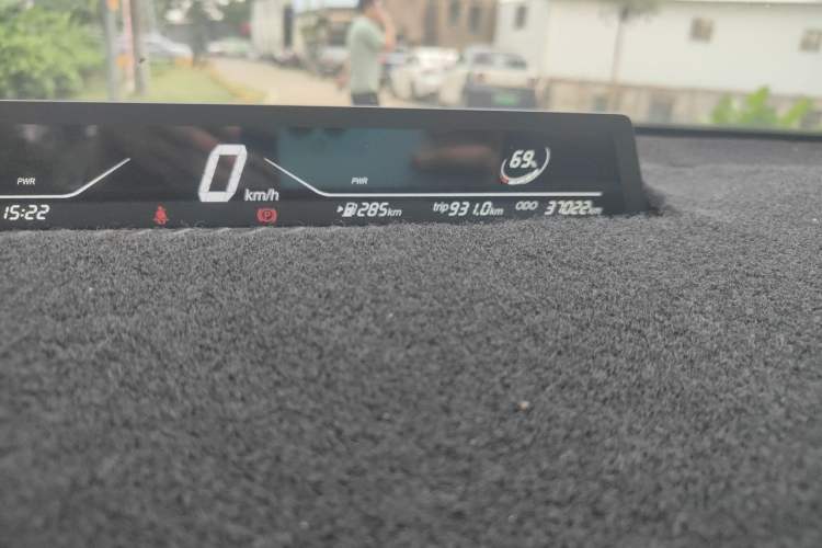 Used NETA V 2021 Long-Range Entertainment Edition Upgrade Model Odometer Close Up