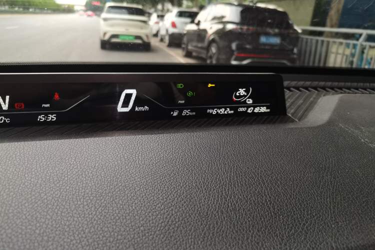 Used NETA V 2021 Standard Range Entertainment Edition Odometer Close Up
