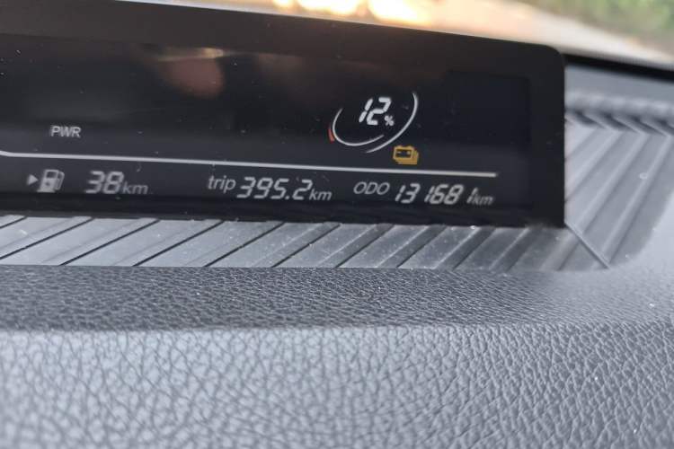 Used NETA V 2021 Long-Range Entertainment Edition Upgrade Model Odometer Close Up